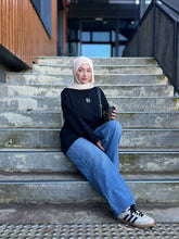 Load image into Gallery viewer, the modest tee